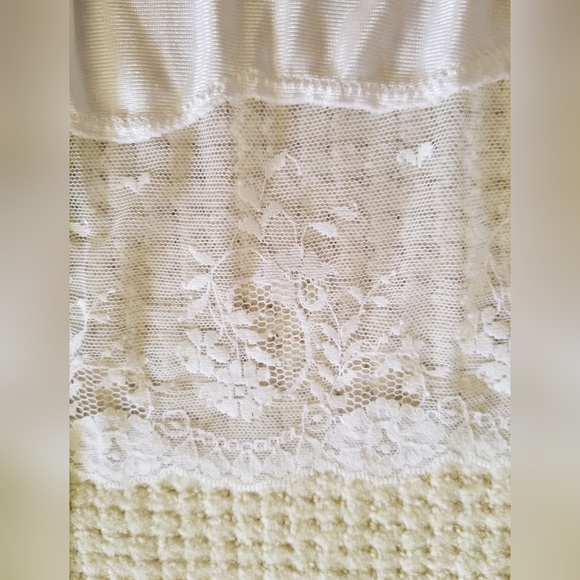 Bundles of pre-owned Woolite skirt slips. (3) total. Size M (8), 10-12, 18 - Picture 5 of 16